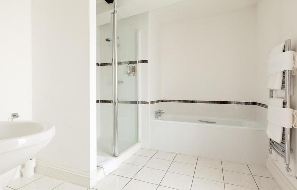 The Thomas Paine Hotel Тетфорд Экстерьер фото